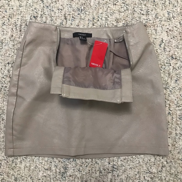 Skirt - Picture 3 of 5